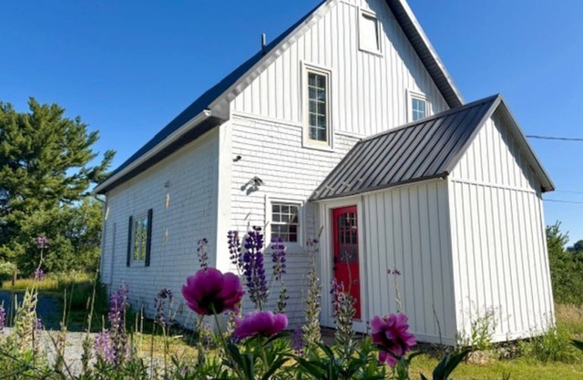 Knotting Hill - A Storybook Stay in Mahone Bay