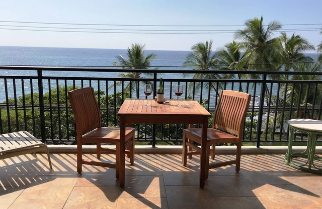 KONA ALII 306 OCEANFRONT CONDO, 1 BDRM 2 BTH, AMAZING VIEW IN THE HEART OF KONA
