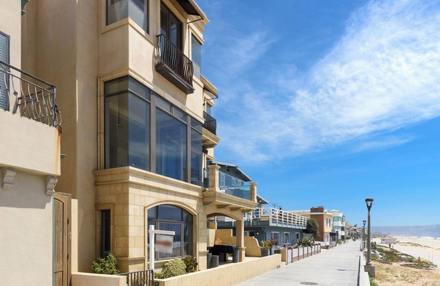 koolkondo Strand Oceanfront home In Manhattan Beach