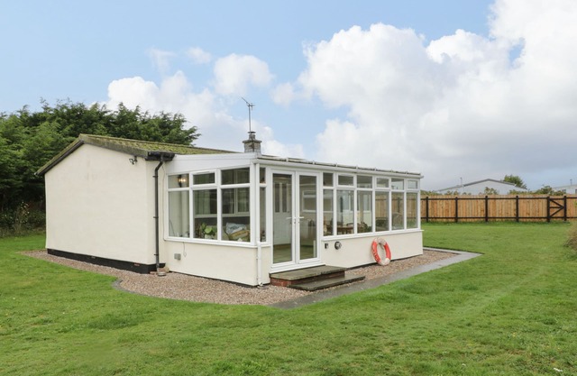 KOULOURA, pet friendly, country holiday cottage in Southerness