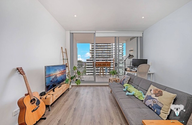KozyGuru | Macquarie Park | Stylish 1BR and Parking