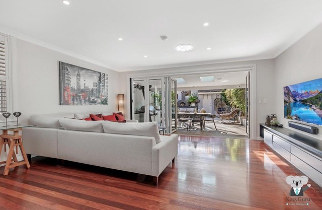 KOZYGURU / Redfern / Comprehensive Funky /5 Bed House