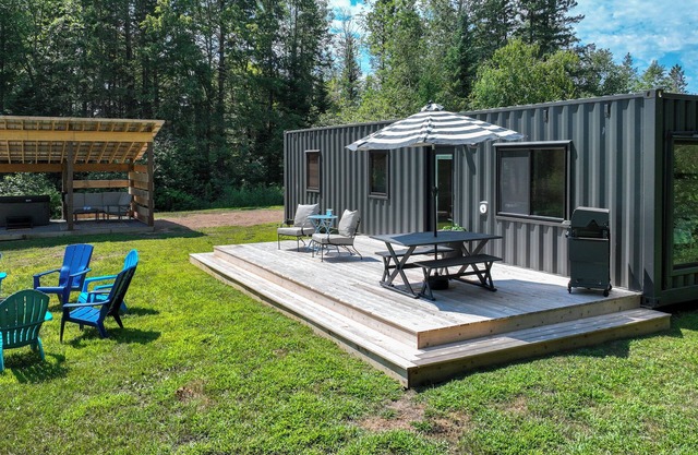 Långhus at Midgard Farms w/Hot Tub!