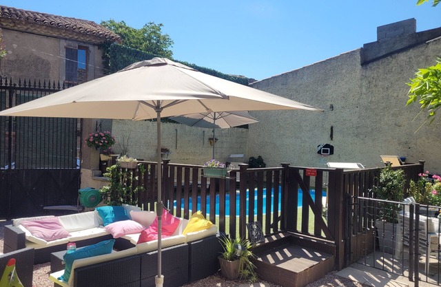 L'Appartement Games Room, Spa Pool, Wi-Fi, TV, Village Location, Terrace