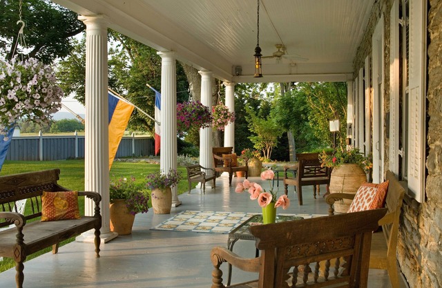 L'Auberge Provencale Inn & Restaurant