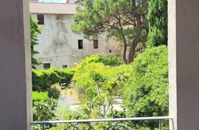 l'Avignonesque Intra-Muros: Rooftop House 12/14 p