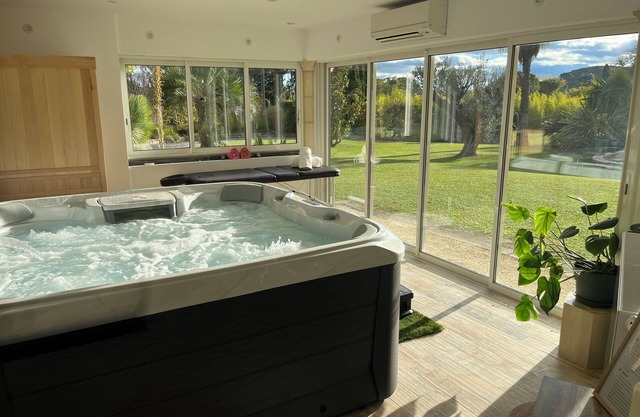 L'OASIS DE BOISSET : MAS 5*, 3 min from Anduze, private SWIMMING POOL SPA SAUNA, 16 people