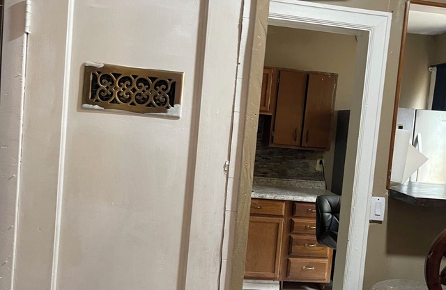 L's 5 -New York City type apartment: A mix of old/antique and modern futures