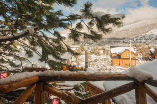 LA AURORA CABAÑA Kiñe en la base del cerro Catedral con vistas