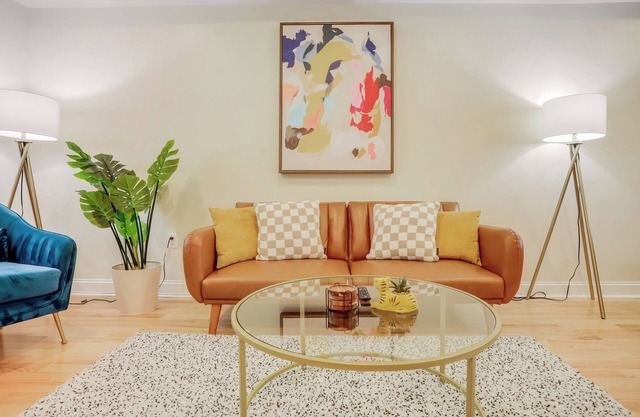 "La Bella Casa" Fabulous 4-bedroom townhome near H St & Union Market