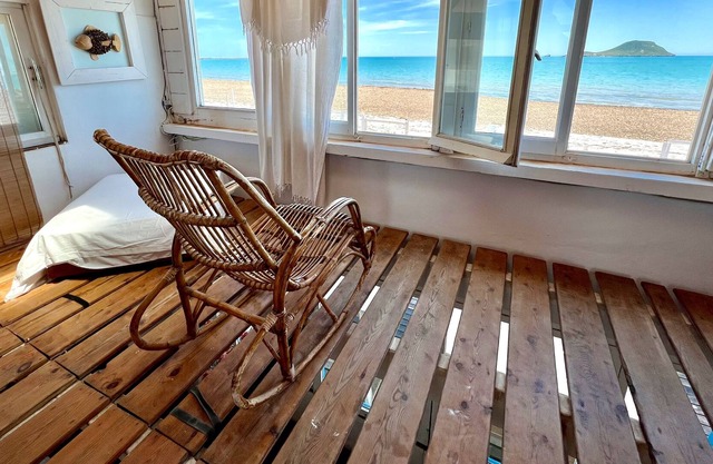 La Bella Hippie - Mediterranean Seafront