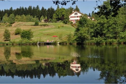 "La Belle Chambre" dans une ferme avec etang privé dans la région des Mille Etangs Faucogney-et-La-Mer