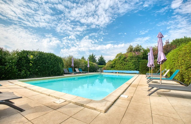 La Bergerie – Charming House with Shared Pool