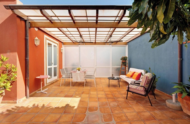 'La Calabacera Casa Amarilla' with Sea View, Shared Pool and Wi-Fi