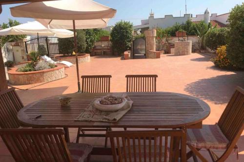 La casa di Clelia Torre colimena porto cesareo salento esclusiva 2 piani con 6 camere doppie 3 bagni posti auto terrazza giardino 5 minuti dal mare