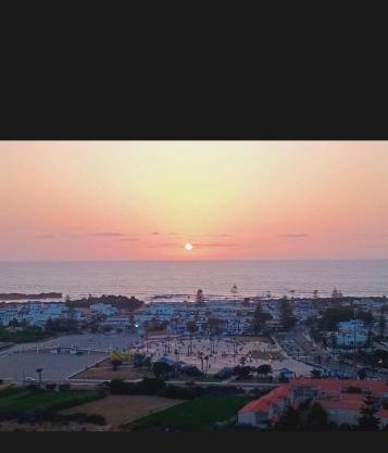La coline vue sur mer Uniquement les familles