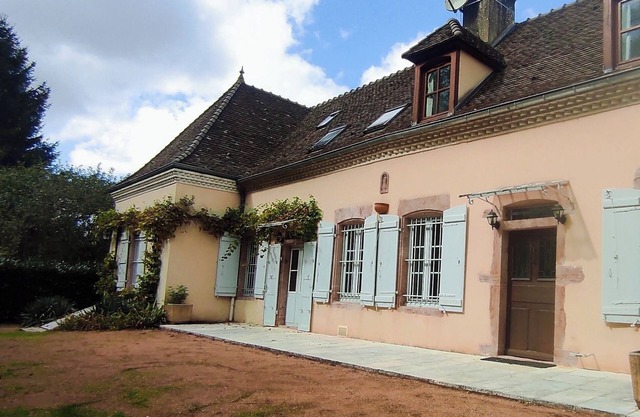 La Demeure de l'Intendant - 15-person gîte with 9000m2 grounds and swimming pool