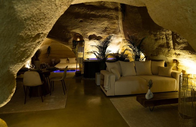 La falaise perdue : Suite troglodyte grandiose