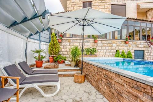 La Kava 1-BR Apt with Terrace in Ain Aar
