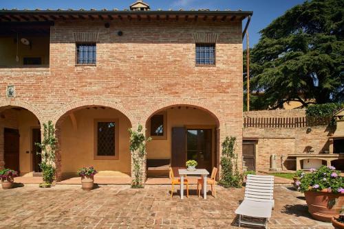 La Loggia Free Parking,AC