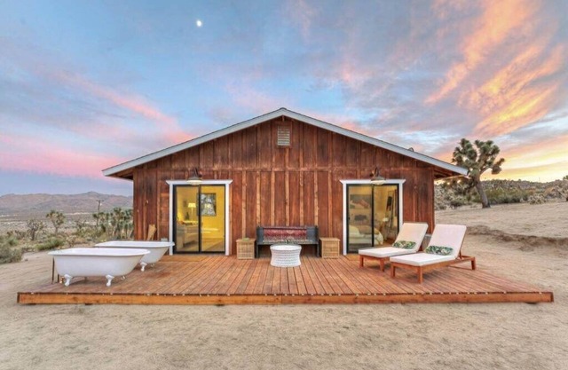 La Luna Cabin | Scenic Views of Joshua Tree