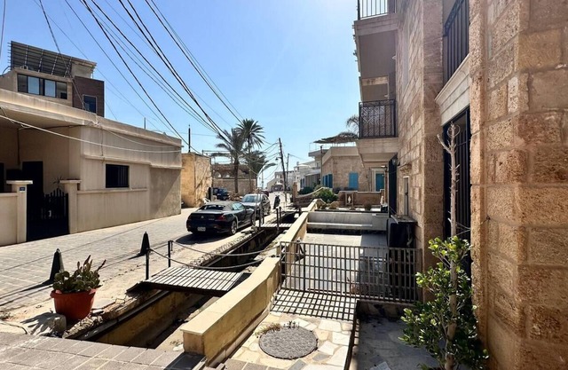 La Luna Luz - Full 1BR Apt w/Balcony – Seaside at Bahsa Bay Beach, Batroun.