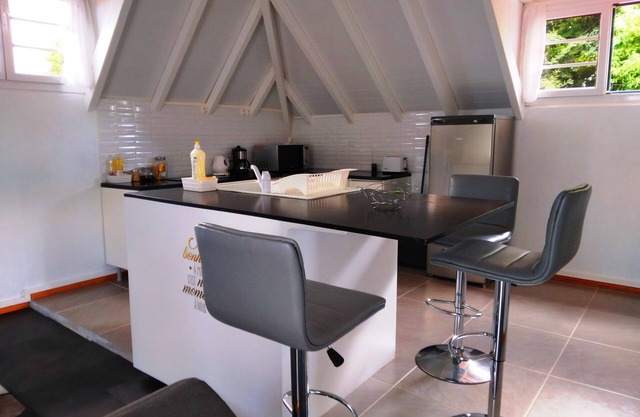 LA MAEVA MODERN AND LUMINOUS in the countryside but 3km from the shops