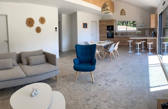 La Maison dans la prairie fleurie: Poppy cottage