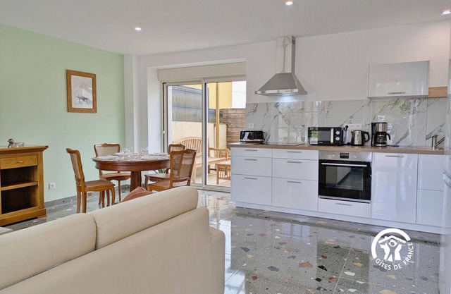 La Maison du Bourg Cottage with Terrace and Parking, 4 People in Louverné