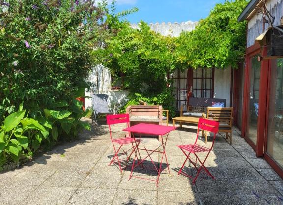 La maison rouge paisible maison de pays