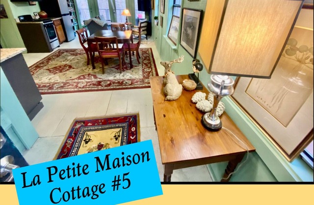 La Petite Maison - cottage #5 at Blue Cactus Cottages close to wineries