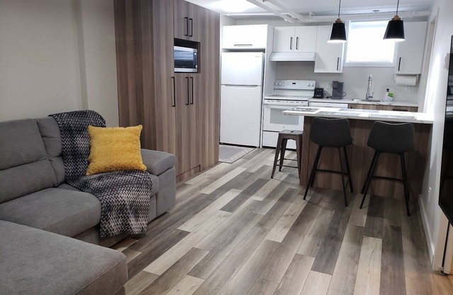 La planque urbaine, 1 bedroom, downtown Chicoutimi