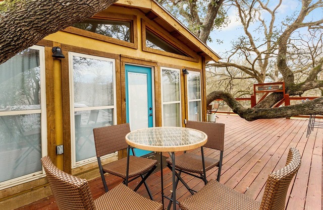 La Pluma Retreat, Romantic Bungalow Near the Guadalupe River