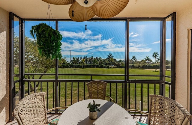 La Puerta 'Bright and Sunny' Golf Course Villa