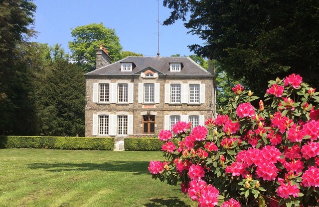 La Quieze Petit Château Normandy -Luxury C19th country house on 10 acres