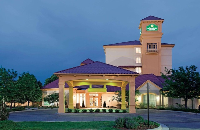 La Quinta Inn & Suites by Wyndham Colorado Springs South AP