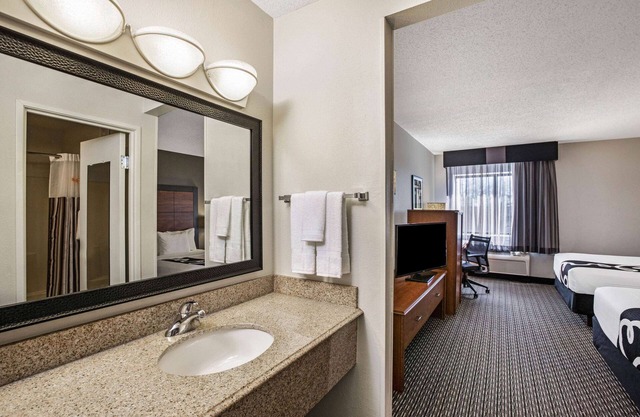 La Quinta Inn & Suites by Wyndham N Little Rock-McCain Mall