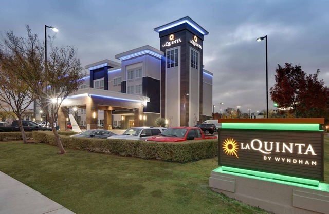 La Quinta Inn & Suites by Wyndham Dallas Love Field
