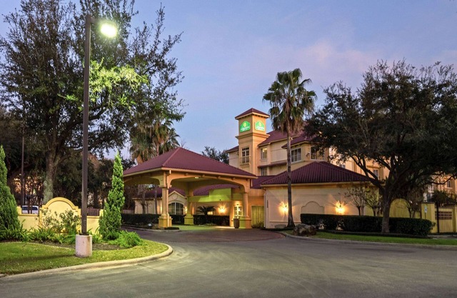 La Quinta Inn & Suites by Wyndham Houston West Park 10