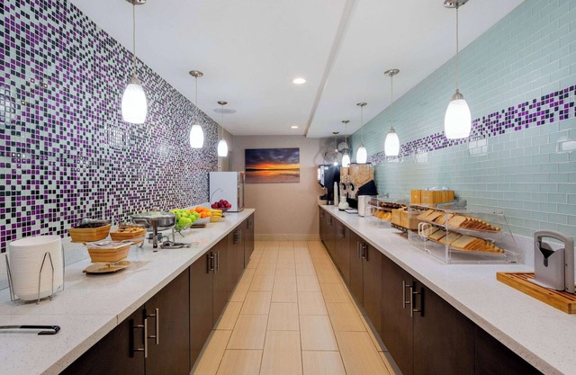 La Quinta Inn & Suites by Wyndham Oakland - Hayward