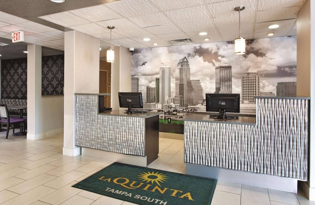 La Quinta Inn & Suites by Wyndham Tampa Bay Area-Tampa South