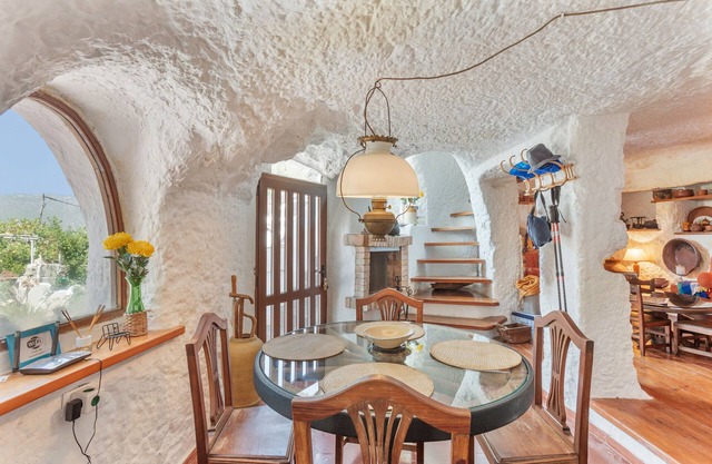 'La Solana' with mountain views, private garden and Wi-Fi