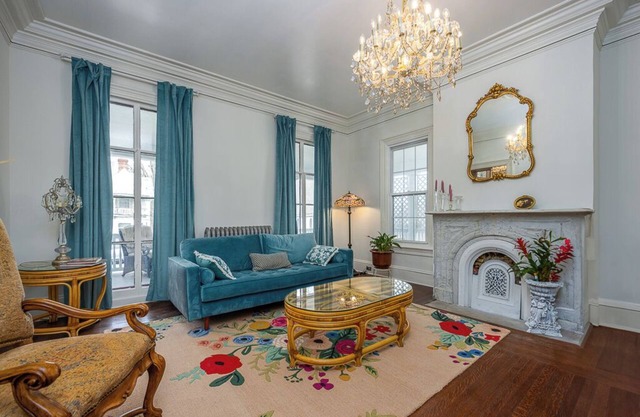 La Victoria 5-bedroom estate in the heart of Warwick, an Hour away from NYC