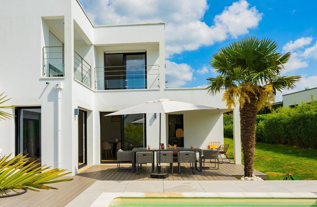 "LA VILLA DE CARLA" 4 pers heated pool, beach and GR34 on foot Concarneau