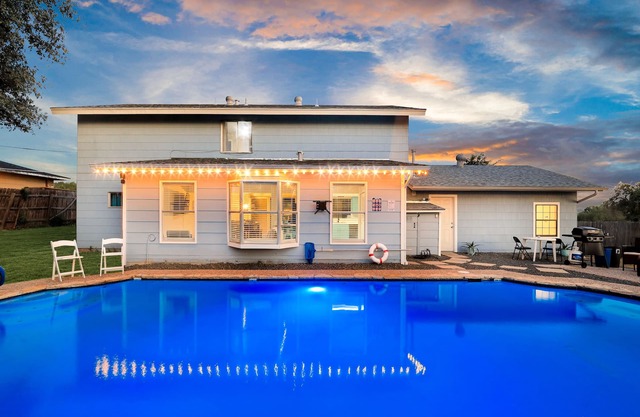 Lackland Pool House 4 minutes from Lackland AFB