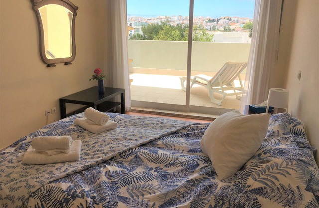 LAGOS apartment *Pool, Wifi, Aircon etc* Close to the beach and Marina!