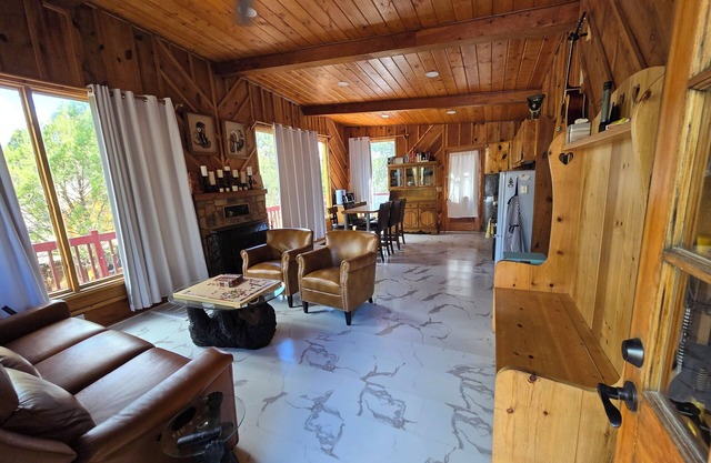 Lake access, Quiet, Family and pet friendly