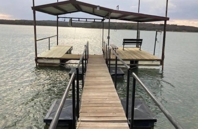 Lake Cabin with private dock and boat parking!