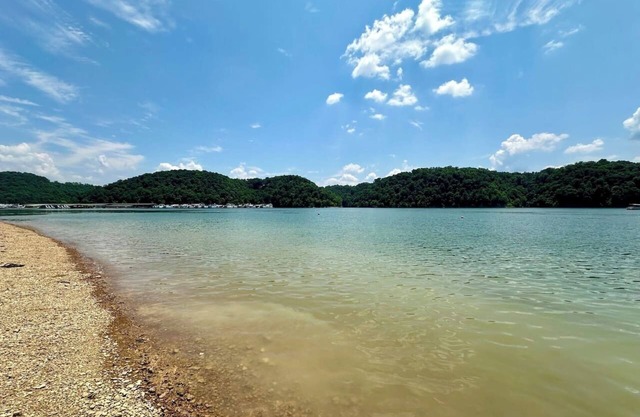 Lake Cumberland Marina-Cabin 101