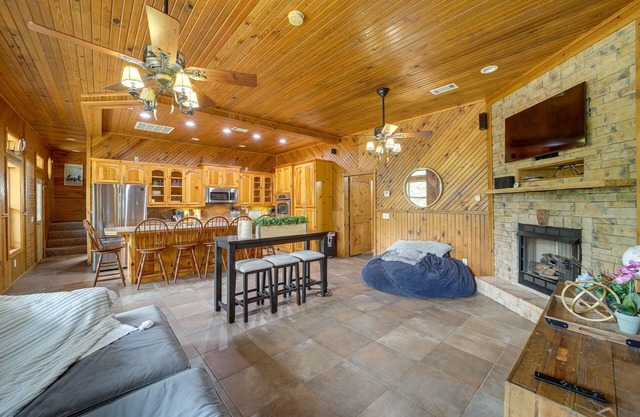 Lake Eufaula Cabin w/Hot Tub & Large Deck